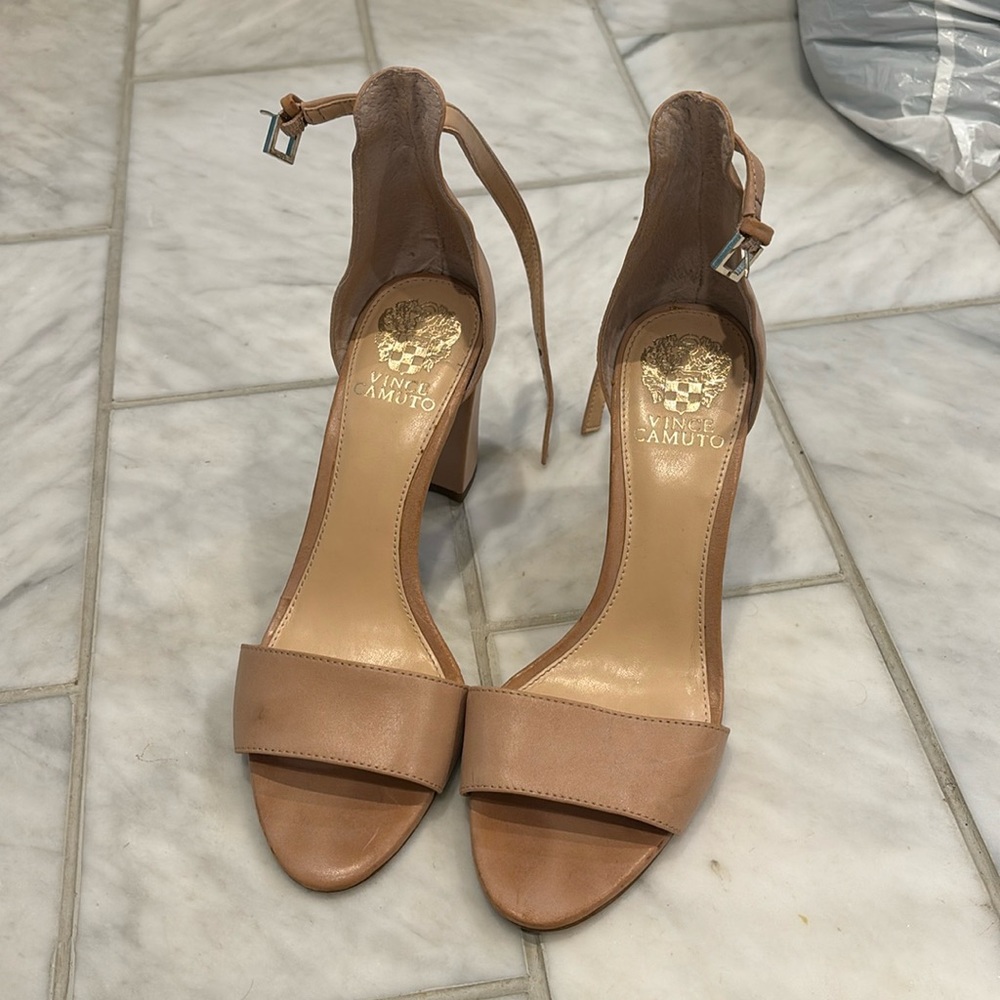 Vince commuto nude heel size 8